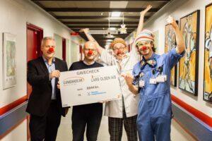 Lindholm Biler donerer penge til de Danske Hospitalsklovne