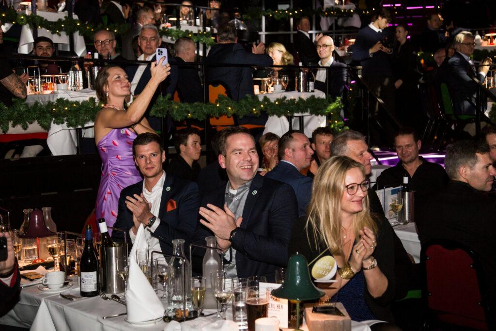 Medarbejdere hos Lindholm Biler, der klapper i forbindelse med Auto Awards 2022