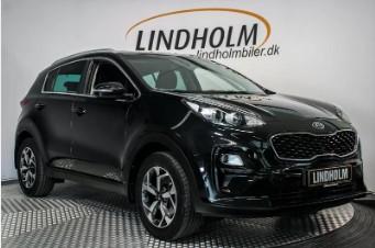Sort Kia Sportage på fotorampe