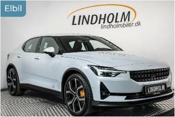 Lysegrå Polestar 2 på fotorampe
