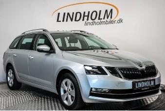 Lysegrå Skoda Octavia på fotorampe